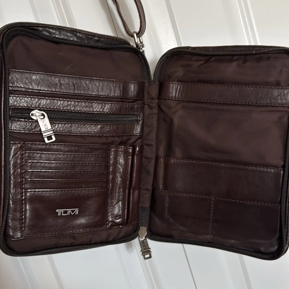 Tumi shoulder bag, all leather